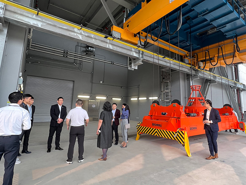 Satellite lifting equipment on site