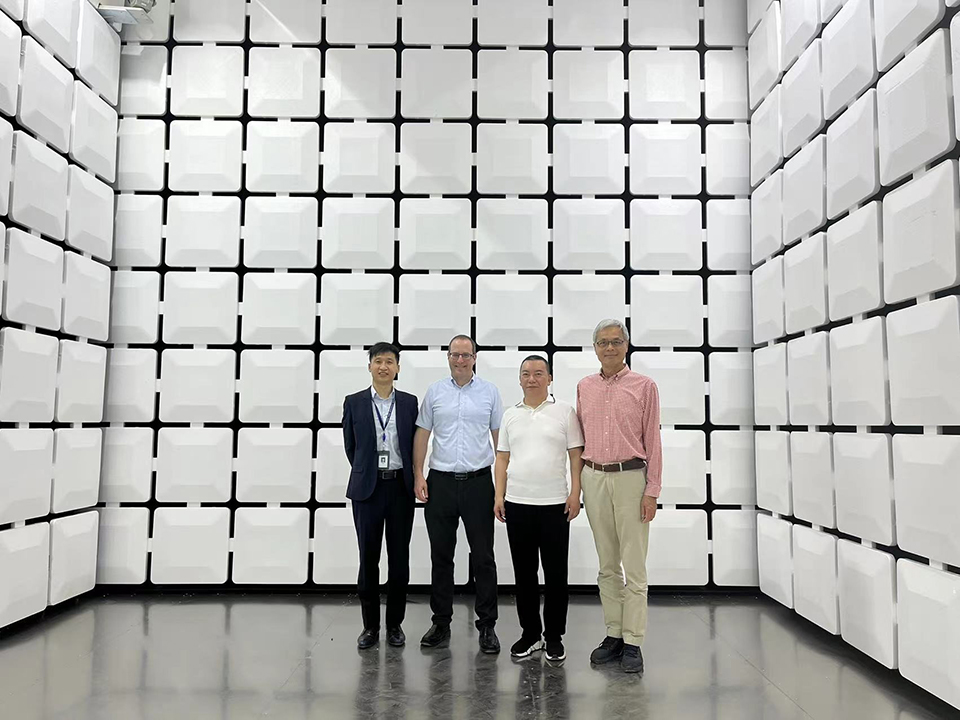 Consul General of Israel in Hong Kong and Macau, Mr. Amir Lati, visited the Hong Kong Aerospace Technology Group