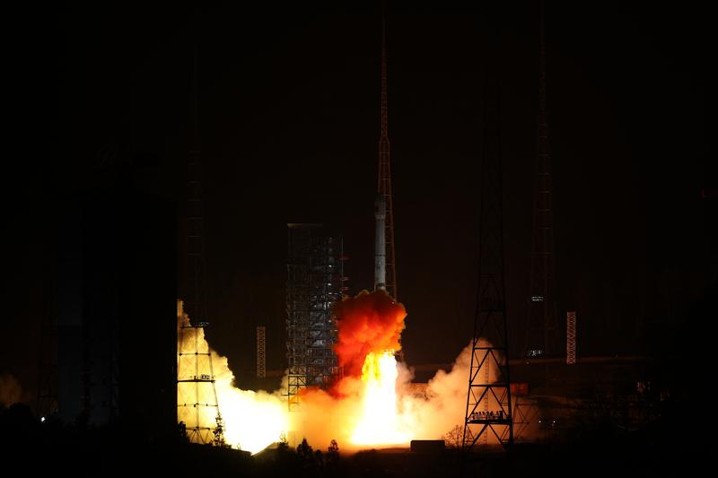 中國成功發射通信技術試驗衛星十四號