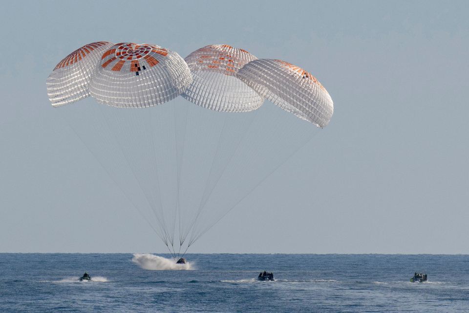 Nasa astronauts Wilmore and Williams splash down