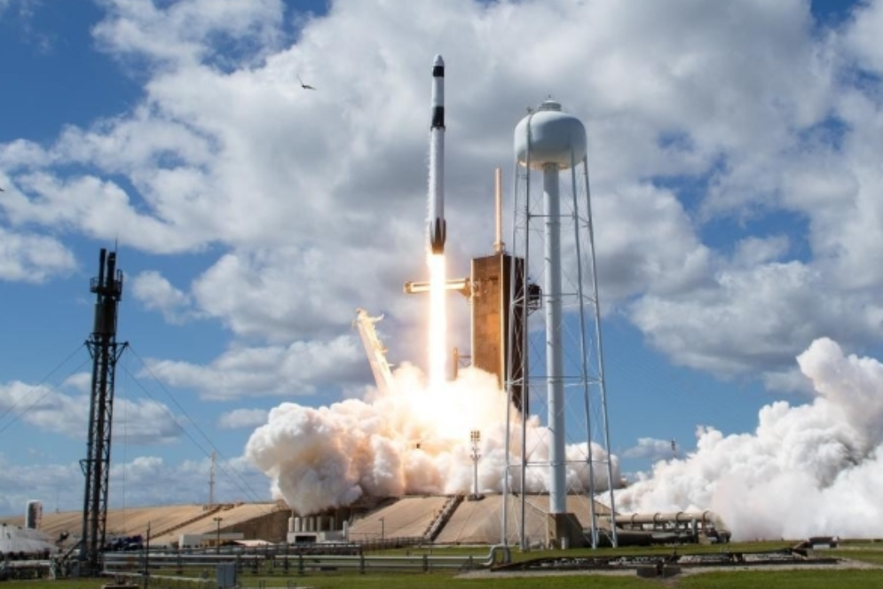SpaceX開展首次載人繞地球兩極飛行任務