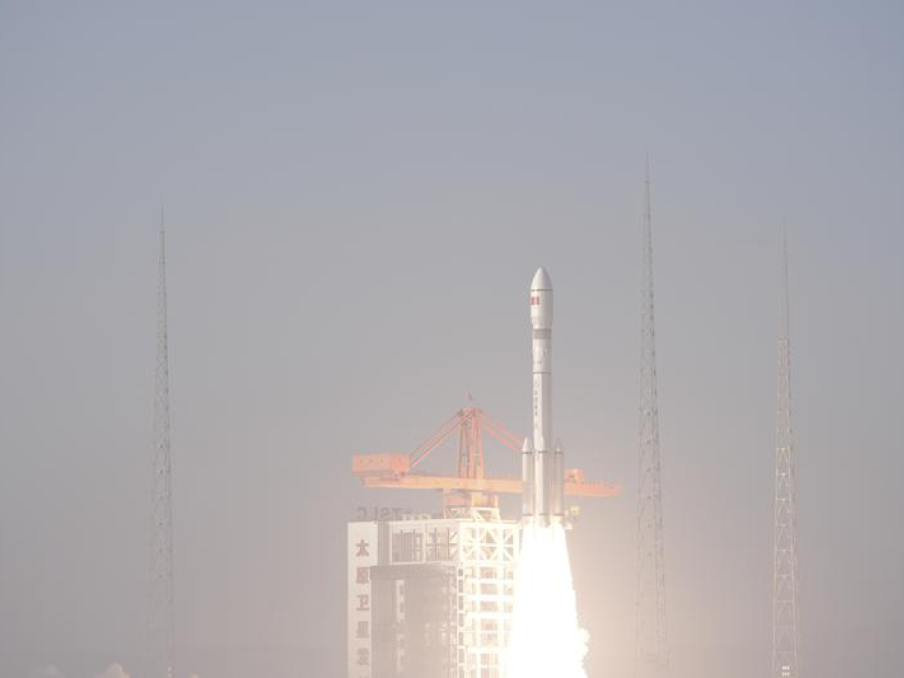 China Successfully Launches Shiyan-27 Satellite Cluster