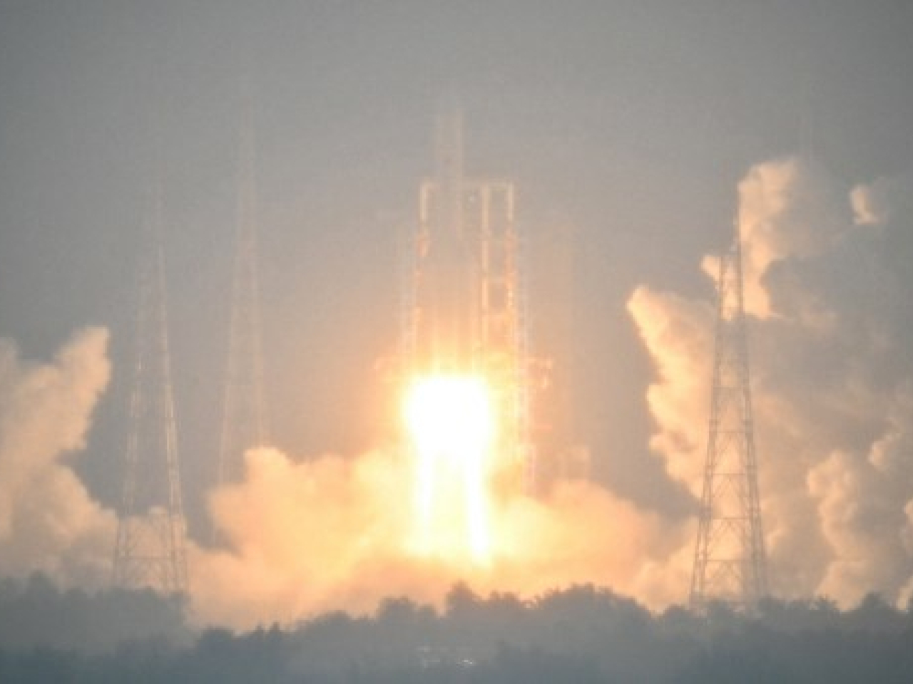Chang'e-6 blasts off to far side of the moon